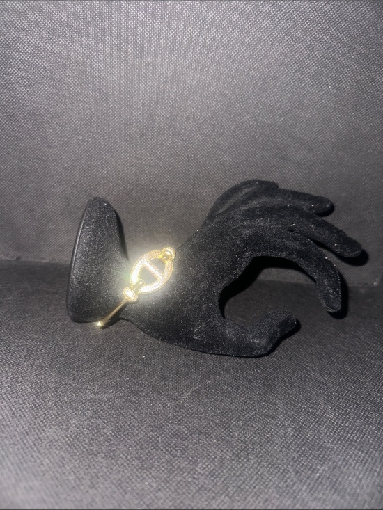 Jewelry - Elegant Gold Toggle Bracelet - Women Accessories